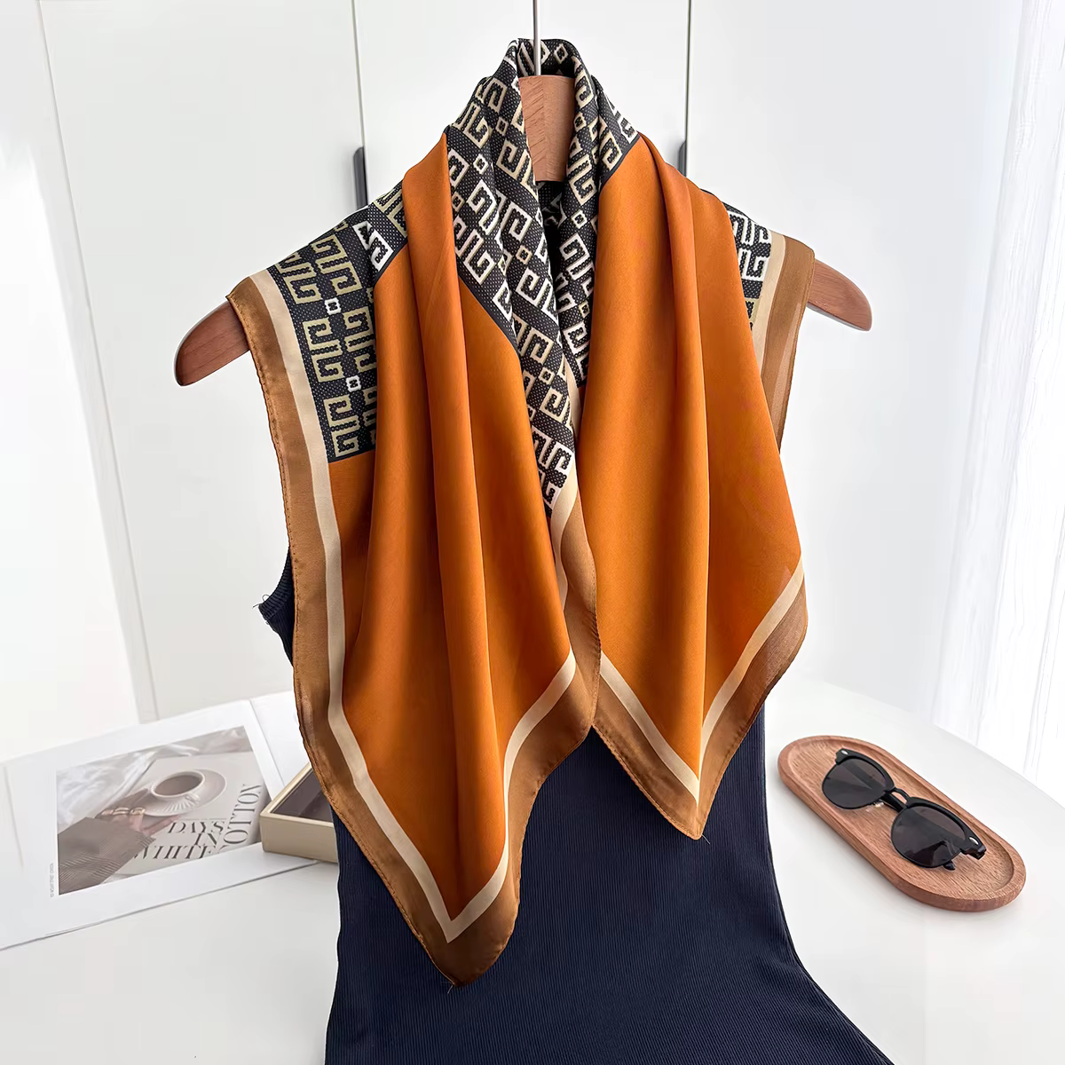 Nouveau Foulard Carré de Luxe pour Femme
