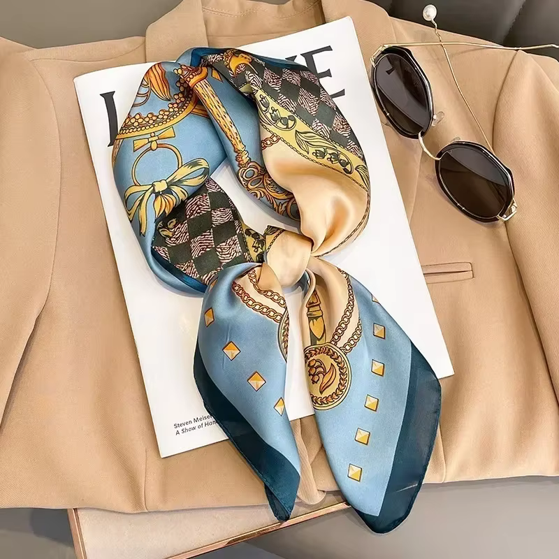 Foulard carré en soie imprimé pour femmes