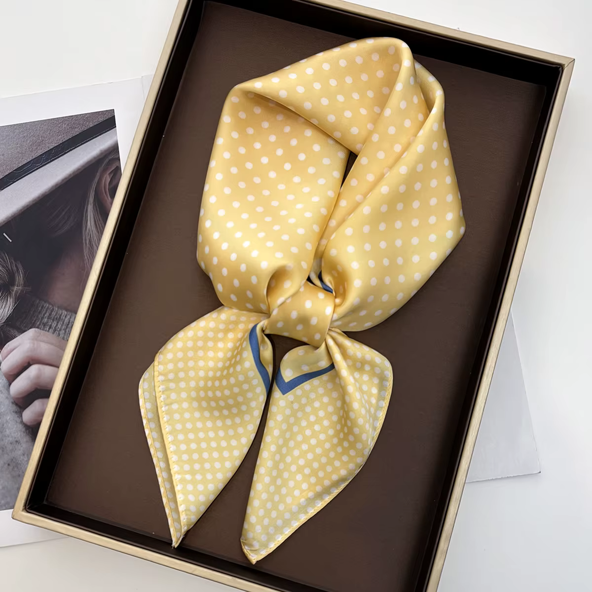 Foulard carré imprimé à pois pour femmes