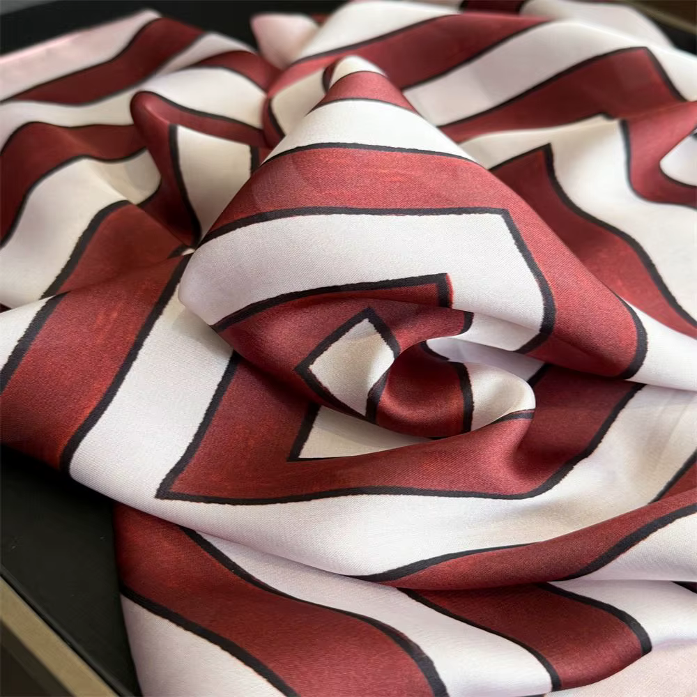 Foulards carrés en soie à rayures géométriques