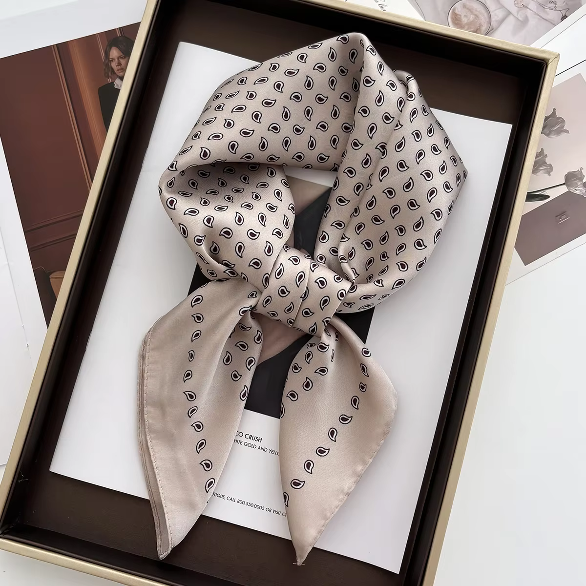 Foulard carré pour femme en satin doux à imprimé floral