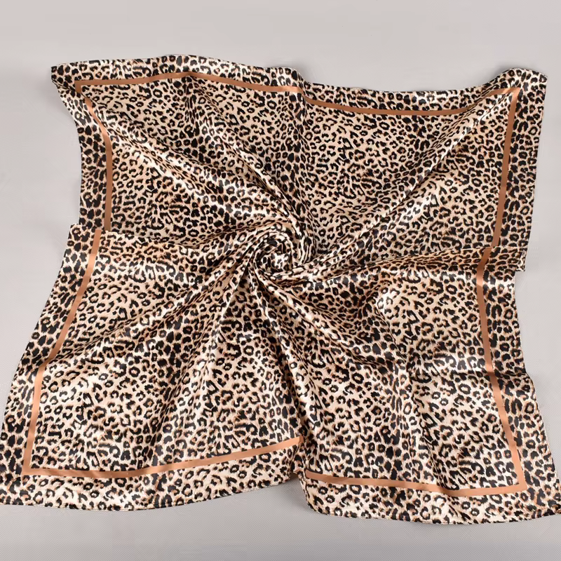 Foulard Carré en Satin Doux pour Femme