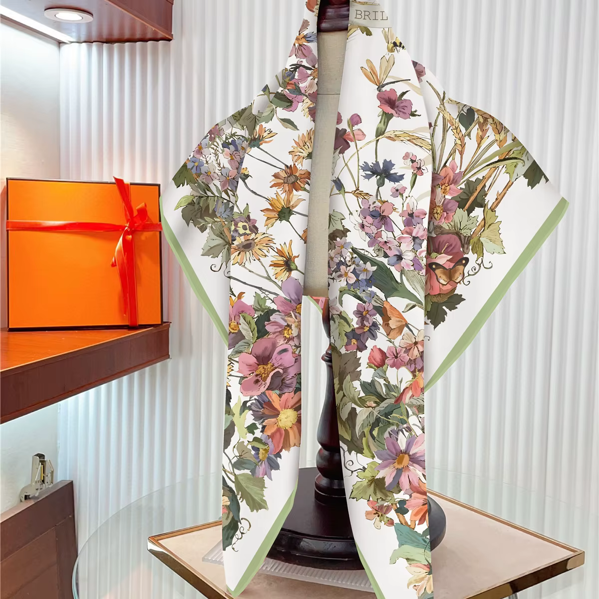 Foulard carré de marque 90 cm pour femme