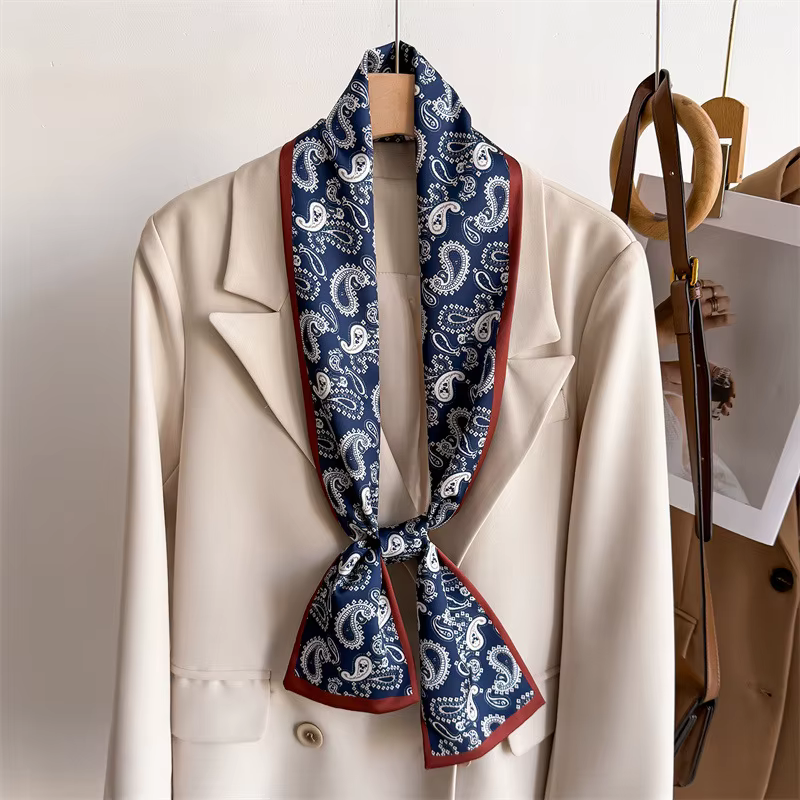 Petits foulards de luxe en soie pour femmes