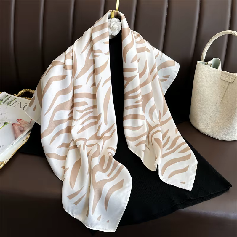 Foulard carré en soie à imprimé rayures zébrées 90*90cm pour femmes