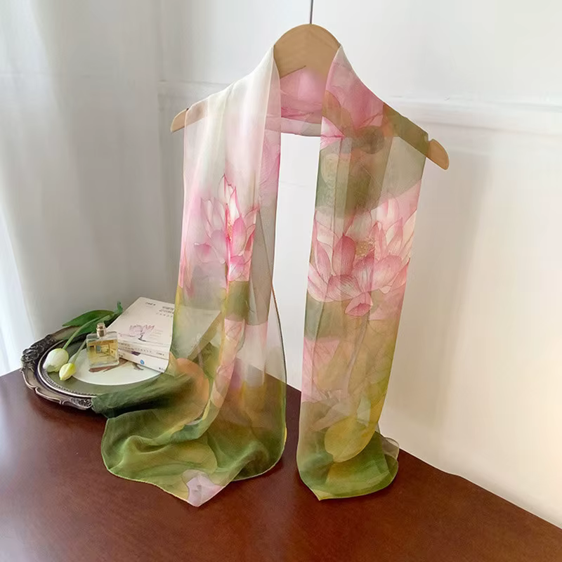 Écharpe en mousseline imprimé lotus - Foulard léger en georgette pour femme